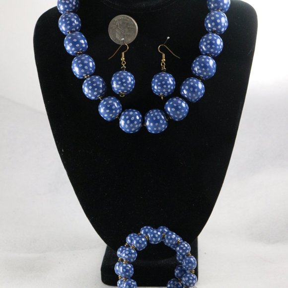 KAZURI Beads Candy TingTing 18 inch Blue/White Necklace + Earrings + Bracelet - Picture 3 of 11